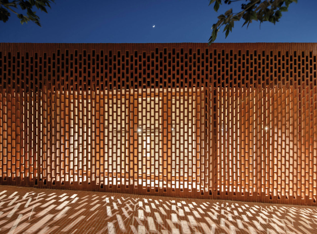 05_Ceramica_Ferres_Celosias_Rectangular_Proyecto_Nou_Barris_06-1250×923