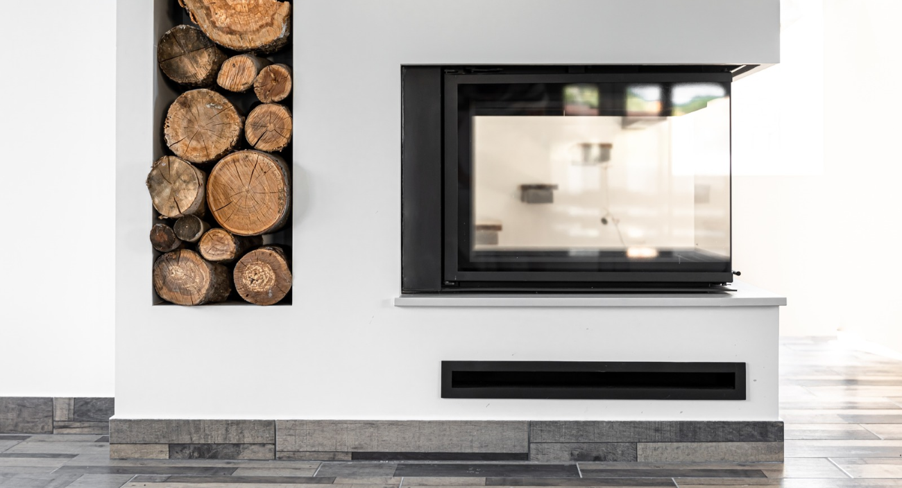 Chimeneas y estufas en interiores actuales: cómo integrarlas en el diseño del salón